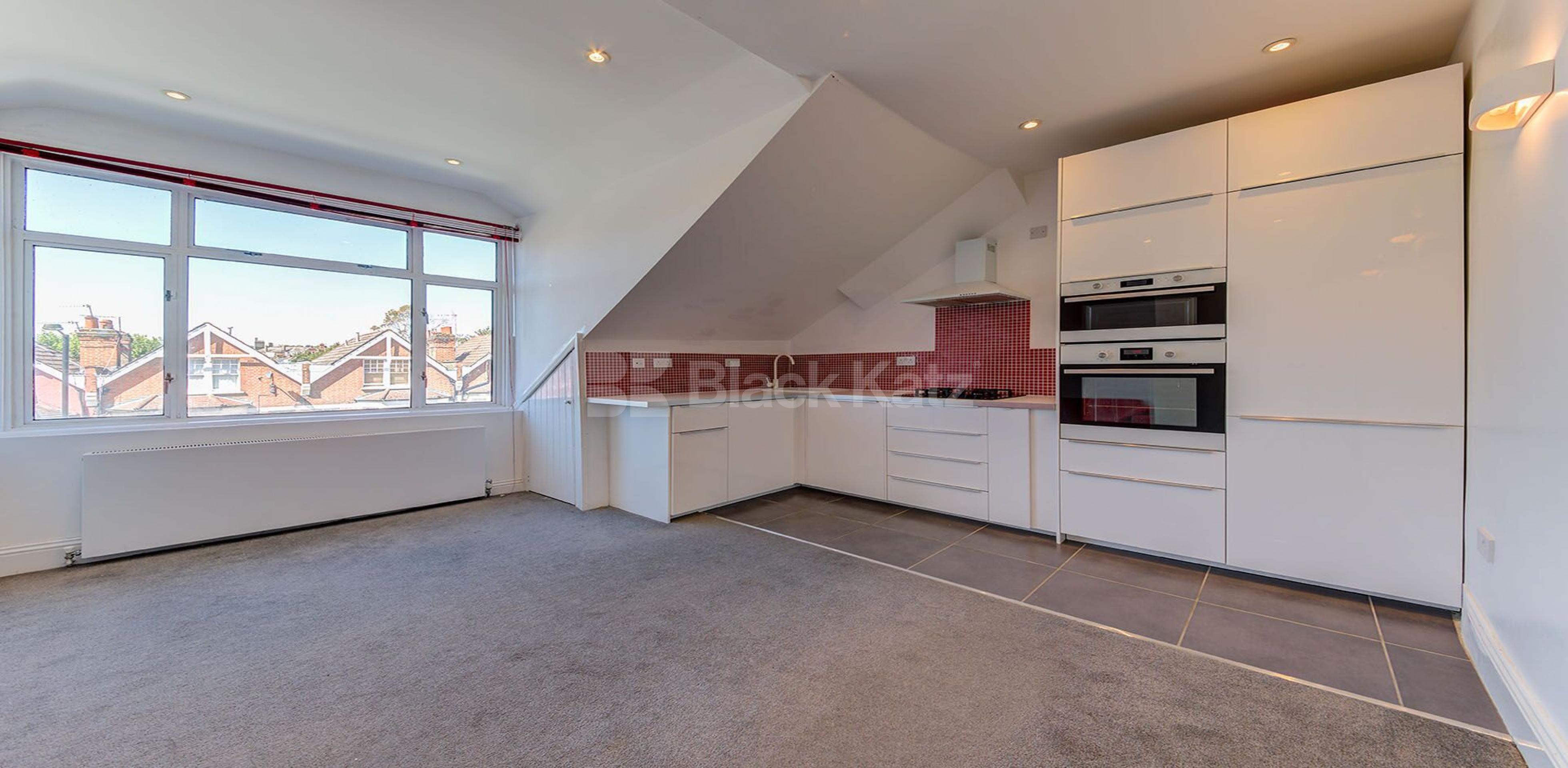 			New Instruction! Private balcony!, 1 Bedroom, 1 bath, 1 reception Flat			 Ferme Park Road , Crouch End n8